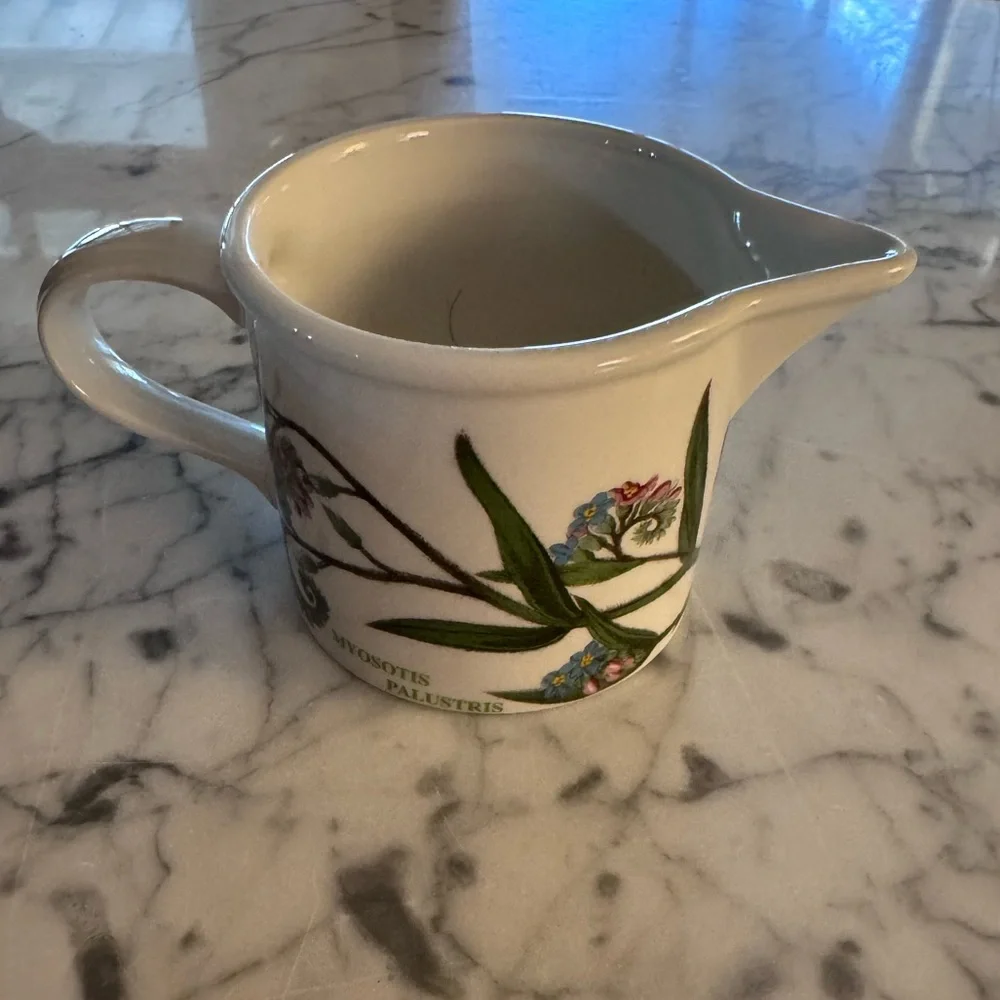 Portmeirion botanic garden creamer, like new, 3 inches tall.